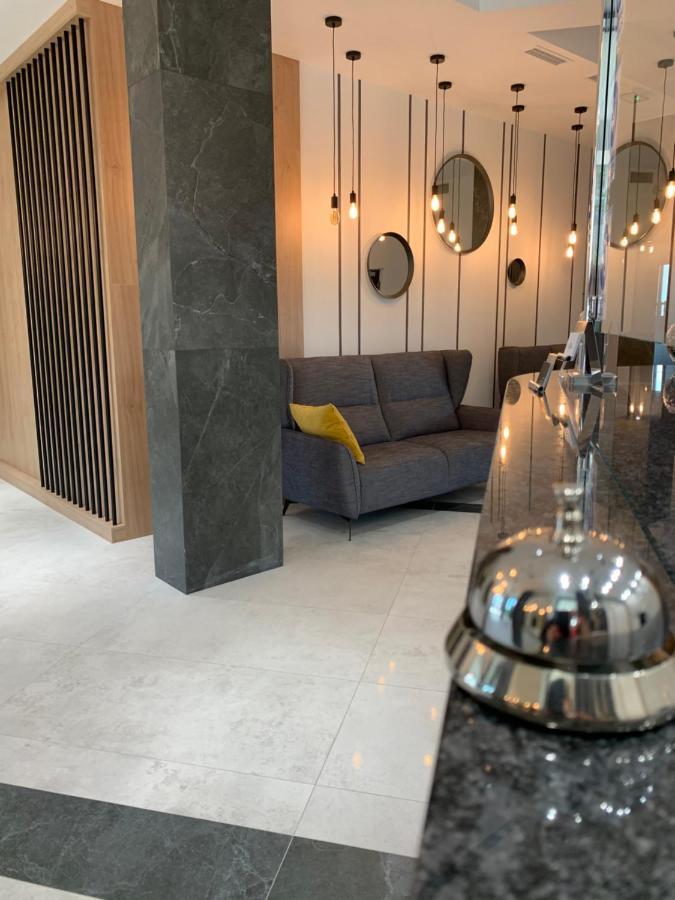 Hotel Coliber Klobuck Bagian luar foto